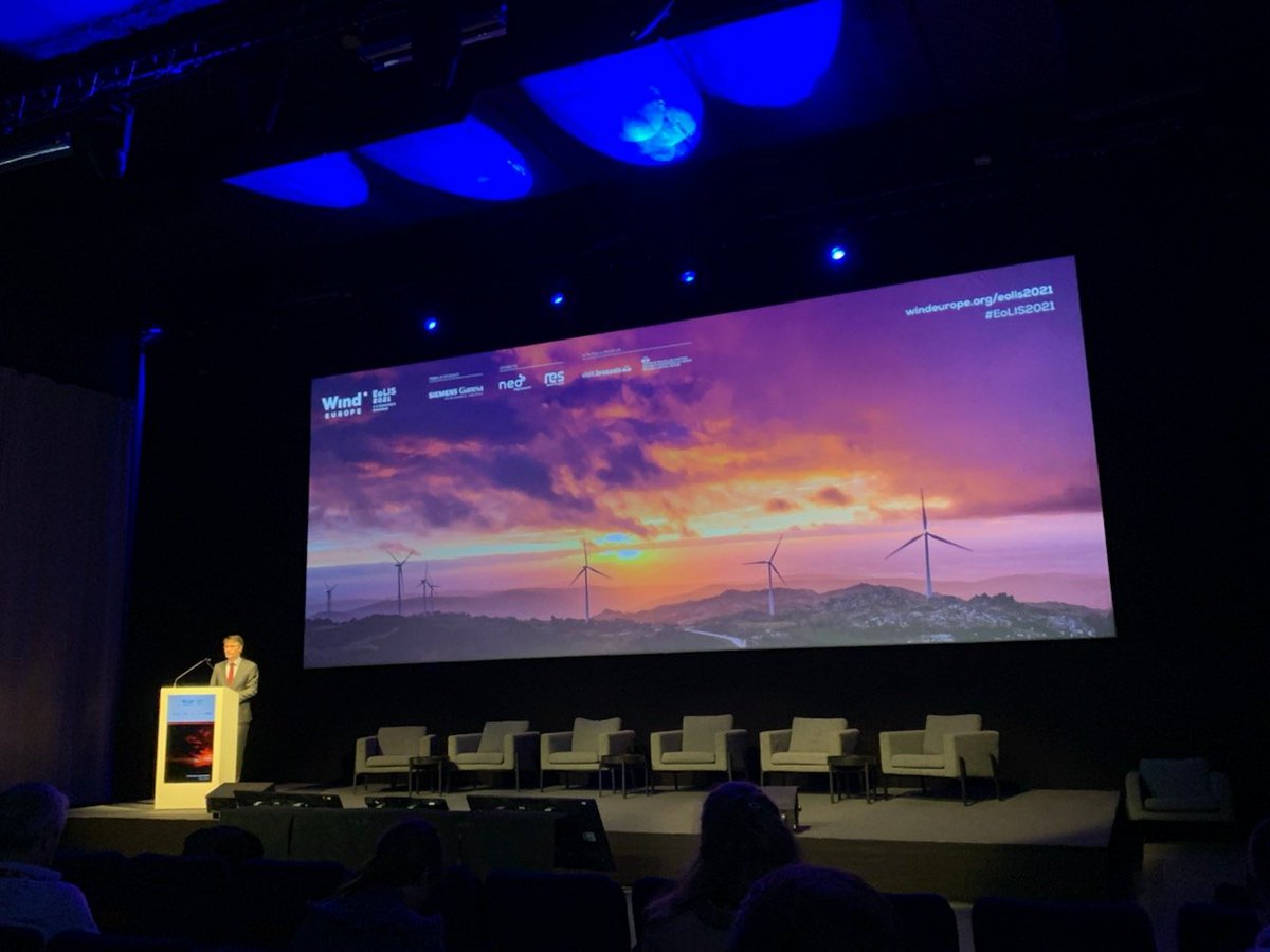 f_renouvelables's tweet photo. [#EnR] @feeasso participe au séminaire #EoLIS sur la fin de vie des parcs éoliens. Cadre français sur extension de la durée de vie, #repowering avec @le_mmonnier ce matin. #eolien https://t.co/WOccxDur2U