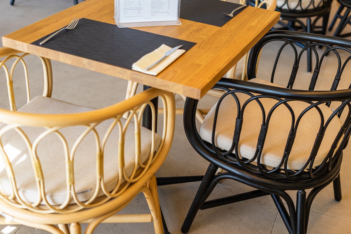 reydimobel's tweet photo. Contamos con una extensa variedad de sillas y taburetes para proporcionar la mejor experiencia a tus clientes. Elegancia, diseño y confort  para combinar en tu negocio.
Pueden encontrarnos: 
Gran Canaria | Tenerife | Lanzarote | Palma de Mallorca
Proyecto: Las burras Beach House. https://t.co/NZ6KV2es6G