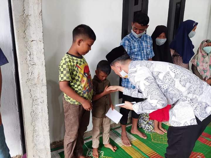 rakan_tarmizi's tweet photo. Hari ini Bg Tarmizi, SP bersilaturrahmi dgn masyarakat pedalaman Aceh Barat, Kec. Meureubo dlm agenda reses di Gp. Bukit Jaya yg dihadiri olh tokoh masyarakat, keuchik, anak yatim dari Gp. Bukit Jaya, Sumber Batu dan Buloh.

#AwakDroe
#YangKanaBekTabohYangGadohTamita
#PartaiAceh https://t.co/s99H97BOPK