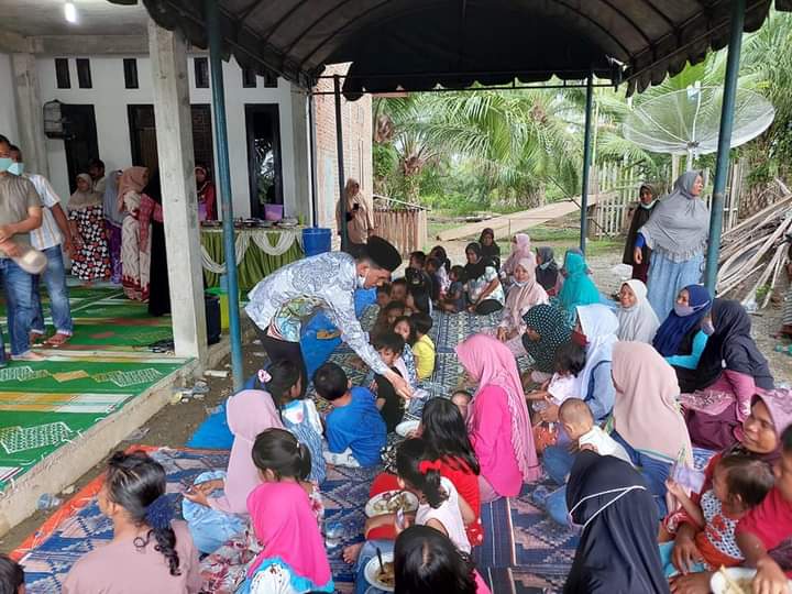 rakan_tarmizi's tweet photo. Hari ini Bg Tarmizi, SP bersilaturrahmi dgn masyarakat pedalaman Aceh Barat, Kec. Meureubo dlm agenda reses di Gp. Bukit Jaya yg dihadiri olh tokoh masyarakat, keuchik, anak yatim dari Gp. Bukit Jaya, Sumber Batu dan Buloh.

#AwakDroe
#YangKanaBekTabohYangGadohTamita
#PartaiAceh https://t.co/s99H97BOPK