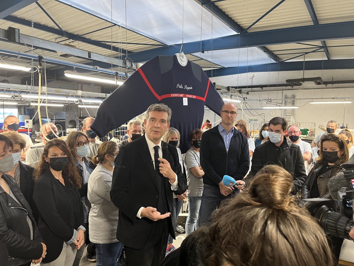 montebourg's tweet photo. Depuis la @manuf_regain, qui vient de perdre une commande publique au profit d’un producteur étranger, je demande à @brunolemaire d’inscrire l’usine à l’union des groupements d’achat public.  

🇫🇷 Nous défendrons la commande publique pour sauver le made in France. #LaRemontada https://t.co/T83KfwMaCE