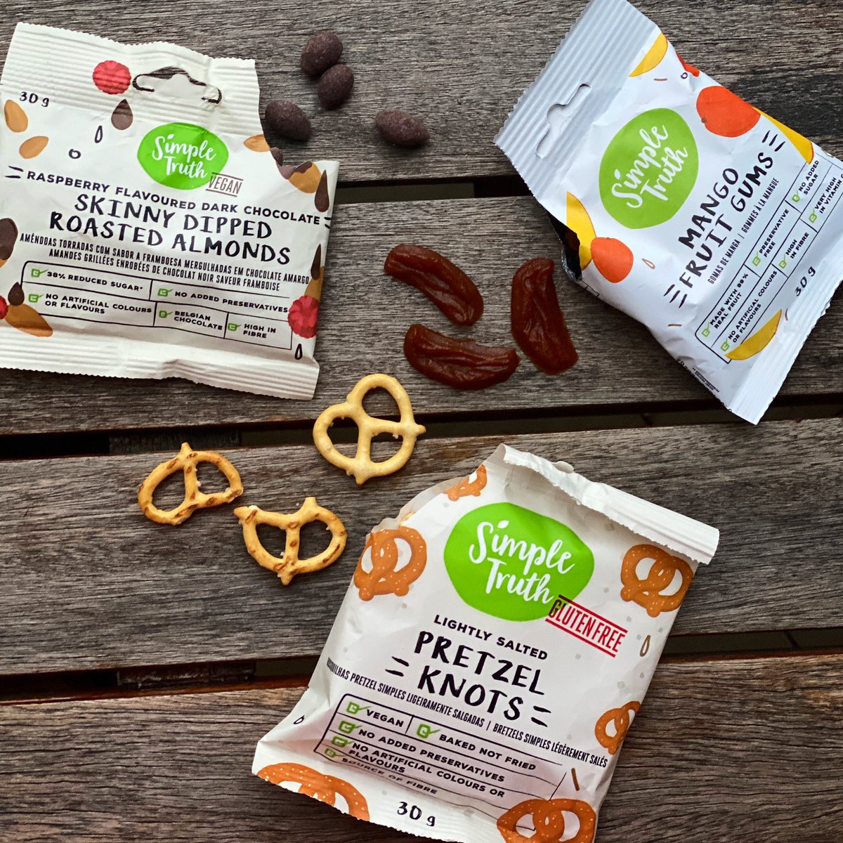 zola_nene's tweet photo. PICK YOUR SNACK 🍫🥨🥭
.
Only the BEST snacks will do - for me, that’s #checkerssimpletruth 🌱
✅ No artificial flavours
✅ No added preservatives
✅ No artificial colours
What’s YOUR fave snack?
.
.
#zolanene #zolaneneforcheckers #checkerssouthafrica #snacks https://t.co/YYB1jXn2nu
