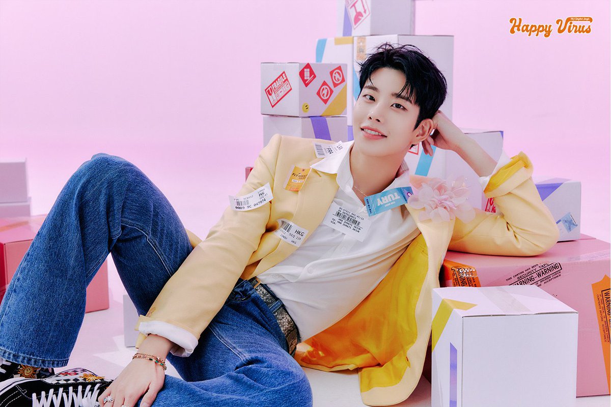 WORLDMUSICAWARD's tweet photo. #ASTRO's #MJ lands at #16 on the #WorldwideiTunesSongChart with his new retro dance track #GetSetYo ft. #KimTaeyeon!👏💥1️⃣6️⃣🌎����🎶📈👑💙
🔗https://t.co/V1ohVIK0o2 https://t.co/ZcRKRp6WjH
