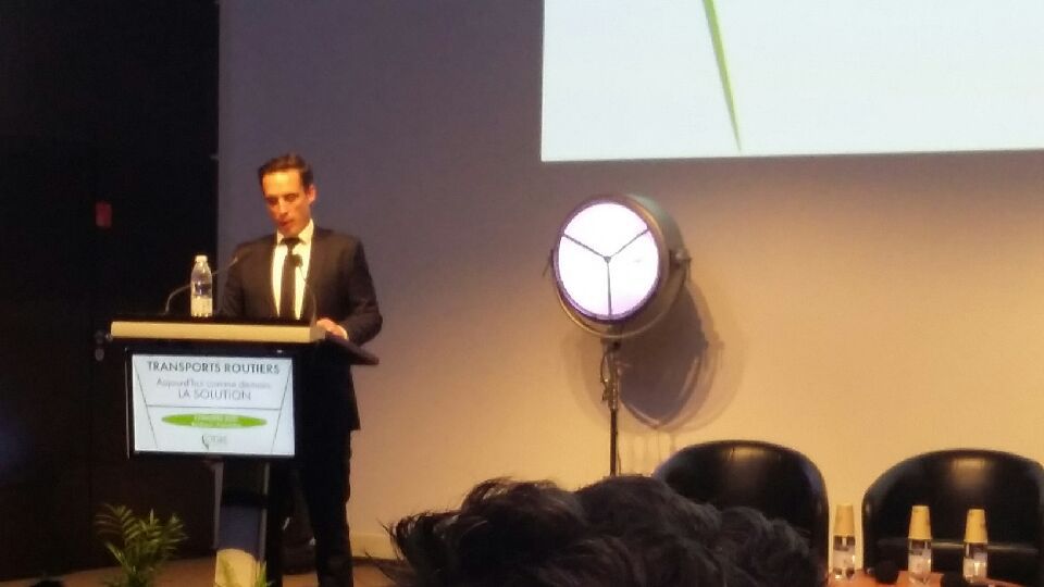 EVE_Transport's tweet photo. "Dans la ligne de la décarbonation du transport routier je connais bien le dispositif #ObjectifCO2 qui porte tous ses fruits" @Djebbari_JB, Ministre délégué auprès de la ministre de la Transition écologique, chargé des Transports - en direct du congrès @_OTRE_ à Bordeaux. https://t.co/DaRDZQGX86