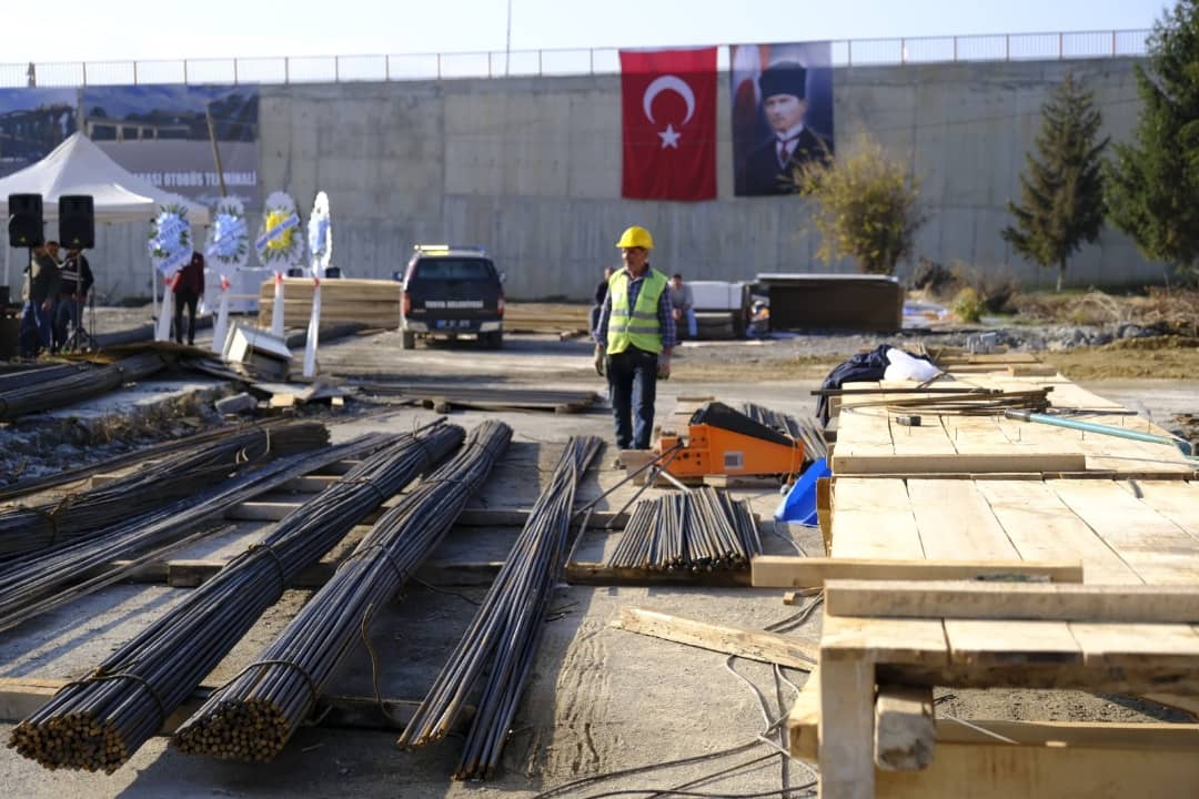 GVidinlioglu's tweet photo. Tosya Belediyemizin projelendirdiği "Otogar, Galericiler Sitesi ve Çocuk Trafik  Eğitim Parkuru" temel atma törenine katılım sağladık. Yapılacak olan projenin Tosya halkımıza hayırlı olmasını dilerim. https://t.co/XbI37cQQbk