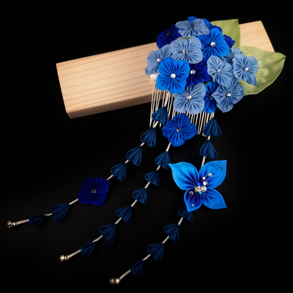Takaracrafts's tweet photo. Day 4 - Celebrate #MeetTheMakerWeek This year
I took Takara to another level. I have moved onto silk from cotton. I'm especially proud of my hydrangea headpiece & my new bridal collection, because they show the massive improvement of my skills & creativity. #elevenseshour https://t.co/HjJU0AQABN