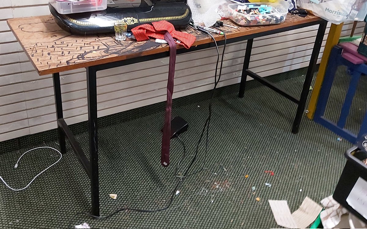 NULCarnival's tweet photo. Can anyone in #NorthStaffordshire please help us. We need to get this table from #Newcastle to #Fenton ASAP to go to another community group. It's 60 inches long so would need a small van or bigger. We can pay for petrol. #help #please #community https://t.co/9GJtorfIr6