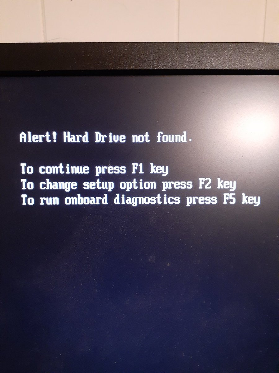deborahblake's tweet photo. On the top ten list of things you don't want to see first thing in the morning... #Computers #screenofdeath #soscrewed https://t.co/Tlfy1AANib
