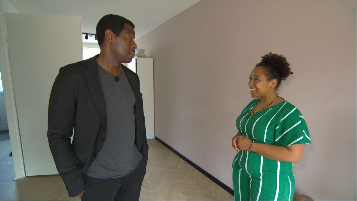 Saffira is een van de gelukkige bewoners van een duurzame en energieneutrale #FijnWonen-woning in Uithoorn. In 'John op weg naar all-electric' ontdekt John Williams alle voordelen zo'n woning, mede door de toepassingen van onze partner <a href="/MitsubishiEL/">Mitsubishi Electric</a> ➡️ bit.ly/3k3OXpk