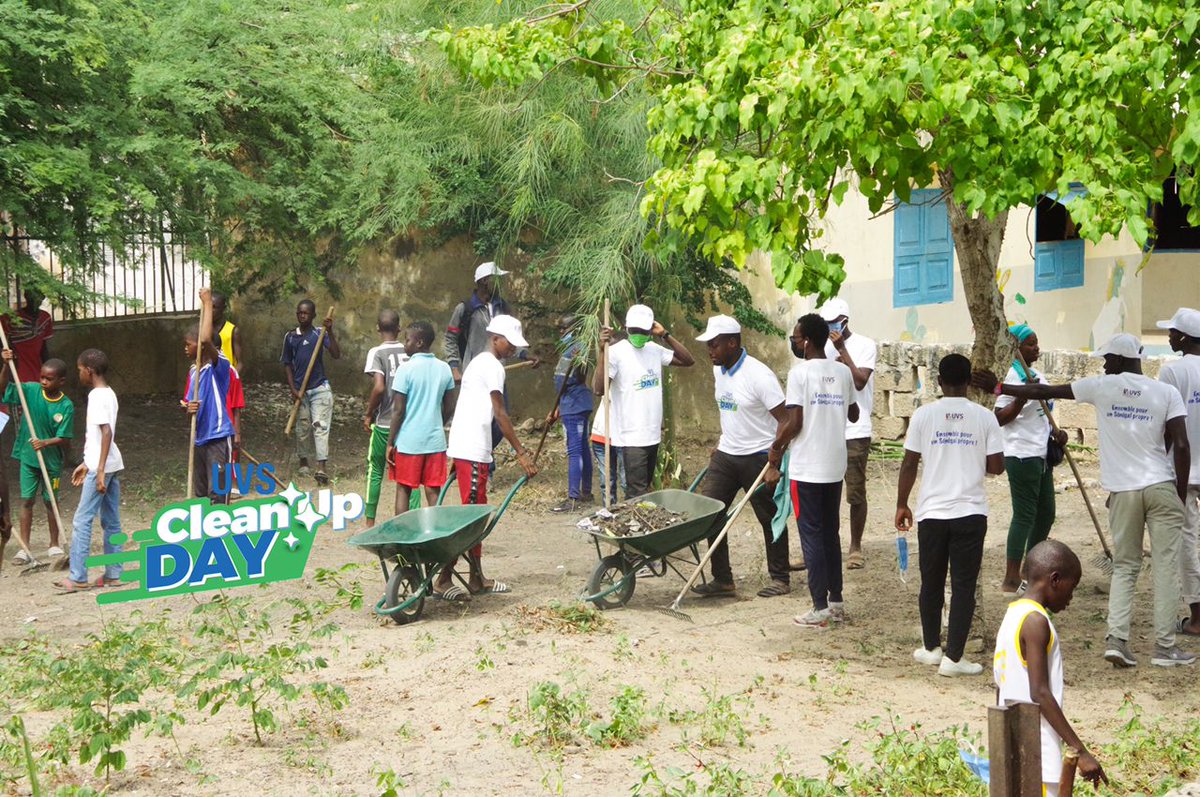 unchk_sn's tweet photo. [#ServiceALaCommunauté]

Quelques images du lancement du programme « UVS Clean Up Day » le samedi 30 octobre 2021 dans les ENO de la zone Nord (Saint-Louis et Podor) en présence de la directrice des ENO, des autorités locales et des partenaires.
#kebetu #UVS_cleanupday https://t.co/Ik5yEgsiu1
