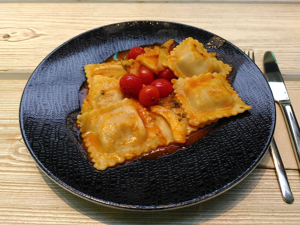 Ravioli und Regen - damit ist das Festivalfeeling beim #UFFestival perfekt!