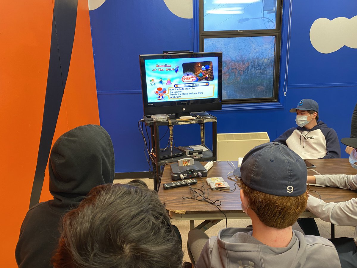 jessicagranter7's tweet photo. How else would you begin a unit called “Rétro Monde” in French? #attentioncaptured #nintendo64 #ifeelold #fortheloveofdeeplearning @NLESDCA https://t.co/CUKooPNgJE