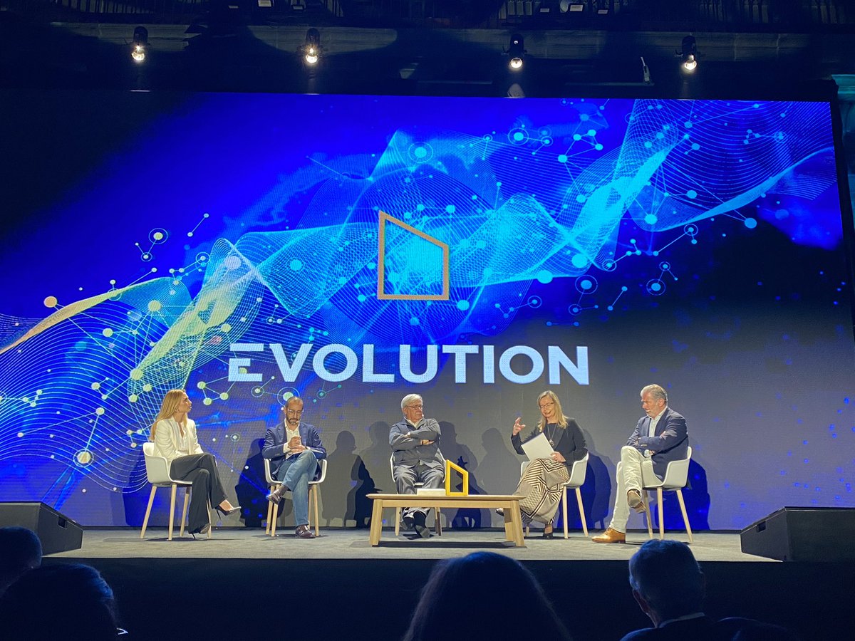 AriBelver's tweet photo. ¿Cuáles son las nuevas reglas del juego en el sector inmobiliario?
@apicatalunya
Nos hablan de Experiencia de cliente, movilidad, sociedad líquida, sostenibilidad ...
#realestate #evolution2021 #realestateagent https://t.co/w0MIC7TfAV
