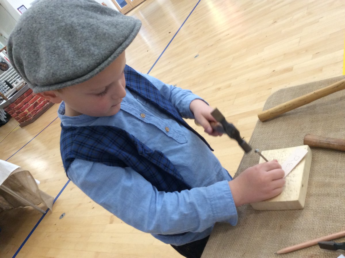 HarpAcademy1's tweet photo. Year 1 travelled back in time today to 1666 when the Great Fire of London was burning. They have been busy learning to carry out lots of important jobs that happened during the time of the fire #history #firsthandlearning #historyoffthepage https://t.co/788JcT1n1j