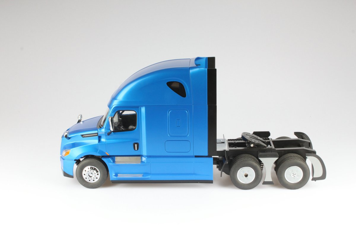 AccurateDiecast's tweet photo. Arriving December
1:16 scale RC Freightliner Cascadia Raised Roof Sleeper Truck model from Diecast Masters 
Full function RC, indicators, head, brake and reverse light
Realistic sounds &amp; Remote 5th wheel king pin lock
https://t.co/X1xiIGPSXK
£249.00 +Postage (Free to Mainland UK) https://t.co/Ods4pOAfxW
