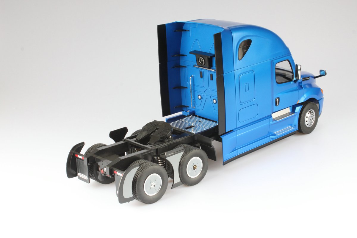 AccurateDiecast's tweet photo. Arriving December
1:16 scale RC Freightliner Cascadia Raised Roof Sleeper Truck model from Diecast Masters 
Full function RC, indicators, head, brake and reverse light
Realistic sounds &amp; Remote 5th wheel king pin lock
https://t.co/X1xiIGPSXK
£249.00 +Postage (Free to Mainland UK) https://t.co/Ods4pOAfxW