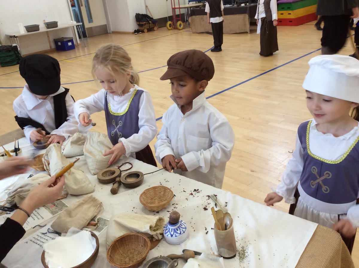 HarpAcademy1's tweet photo. Year 1 travelled back in time today to 1666 when the Great Fire of London was burning. They have been busy learning to carry out lots of important jobs that happened during the time of the fire #history #firsthandlearning #historyoffthepage https://t.co/788JcT1n1j