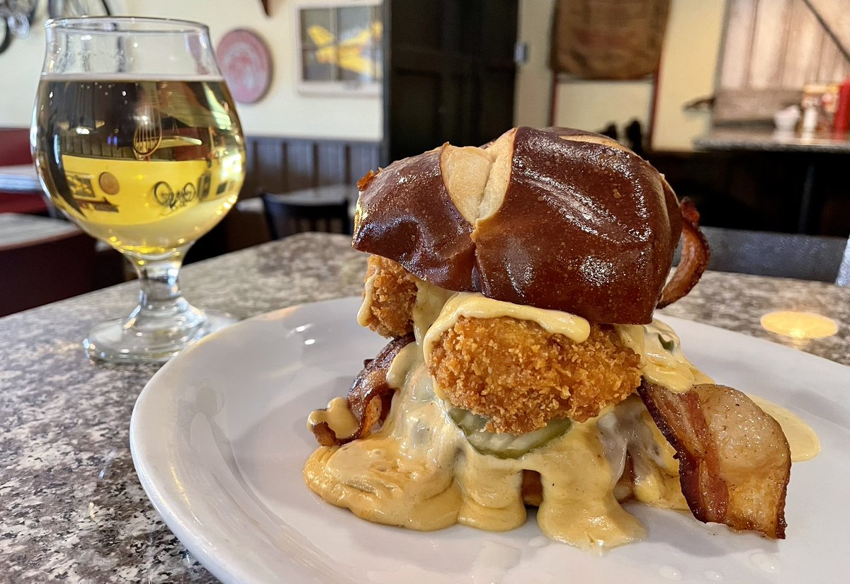 FifisLunchBox's tweet photo. Burger of the Month: Dysfunctional Family Burger. 
1/3 lb angus beef with swiss, bacon, hand breaded fried mushrooms, pickles and topped with Beer cheese &amp; dysfunctional sauce (monster sauce and honey mustard).  Just in time for the holidays.  Dine in, take out, DoorDash. https://t.co/MjABuqCQ10