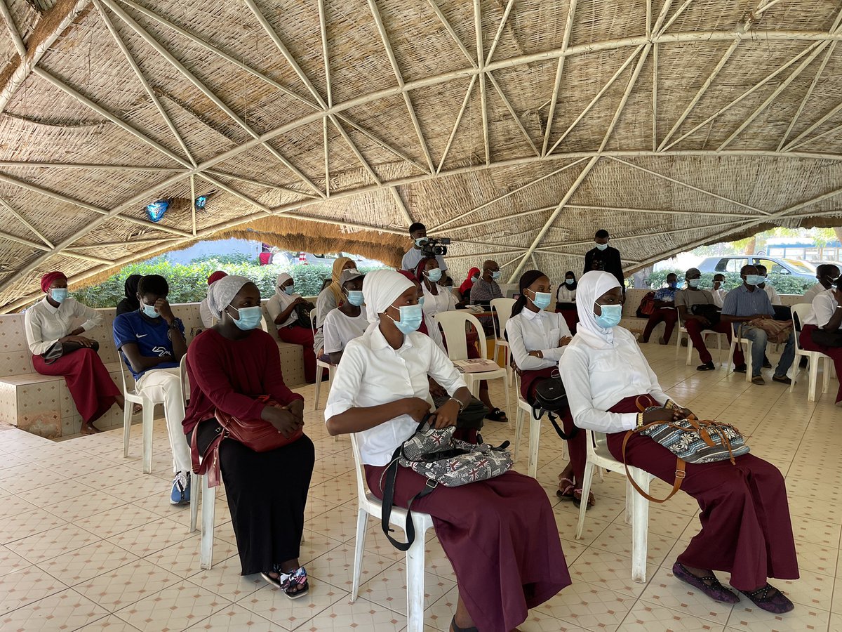 SahelFilms's tweet photo. At the @GTTI Bantaba conducting Civic & Voter Education. The youths say ✔️#BullenTaayeSiDemocracy “don’t give up on Democracy!”✔️Vote for the right reasons ✔️ No tribalism ✔️ ✔️#Pledge2Vote ✔️#Pledge4Peace on December 4th, 2021 & National Assembly https://t.co/hYrk78L4BG