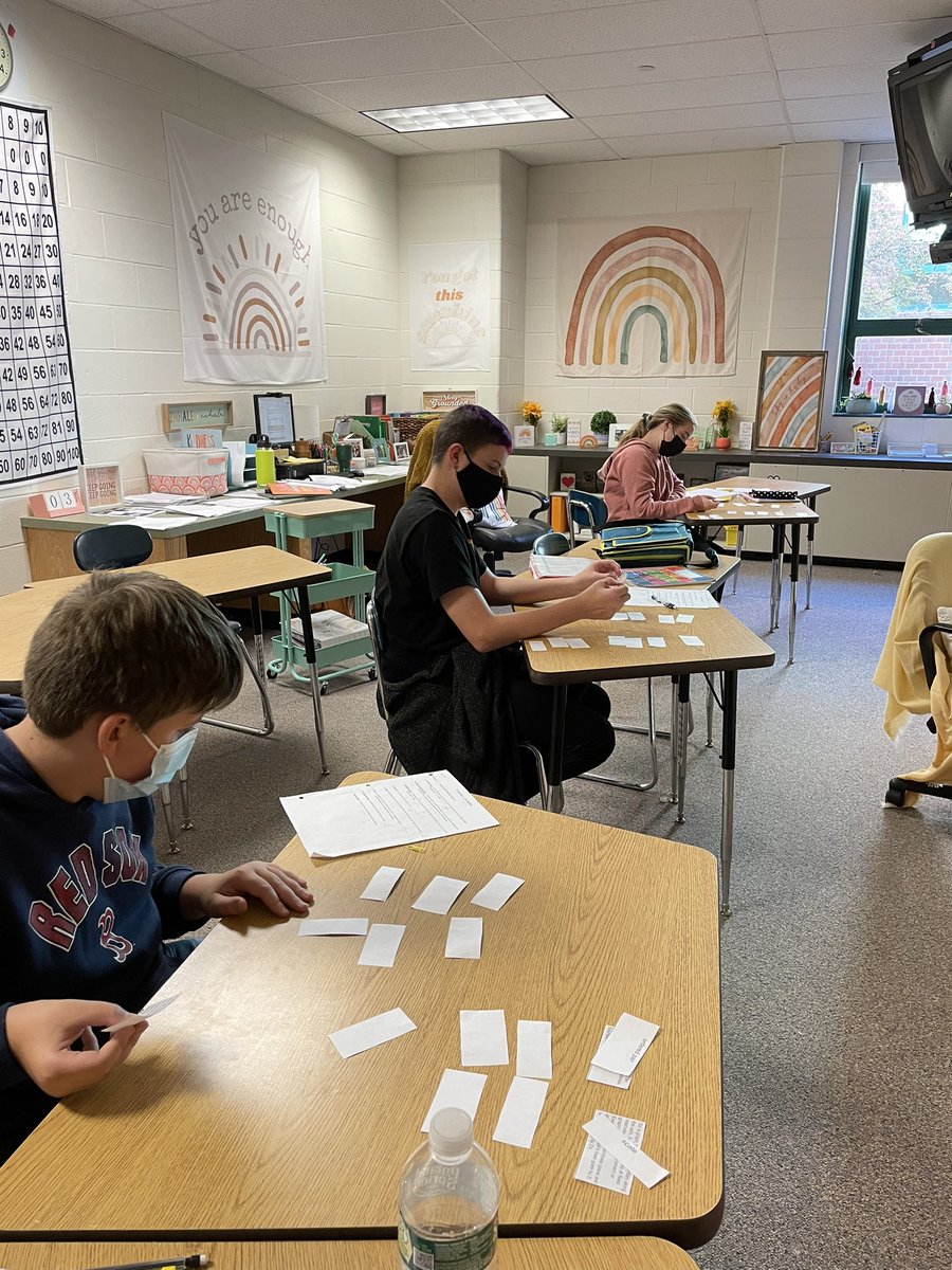 mrsomalley_'s tweet photo. studying for a vocab quiz with a game of memory🤩 @cms_grizzlies https://t.co/Jl8MJA8v8M