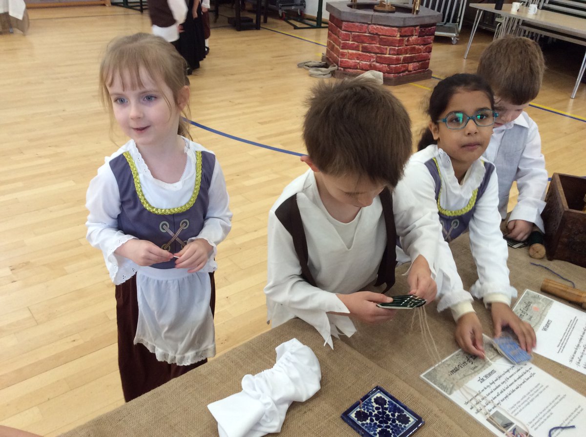 HarpAcademy1's tweet photo. Year 1 travelled back in time today to 1666 when the Great Fire of London was burning. They have been busy learning to carry out lots of important jobs that happened during the time of the fire #history #firsthandlearning #historyoffthepage https://t.co/788JcT1n1j