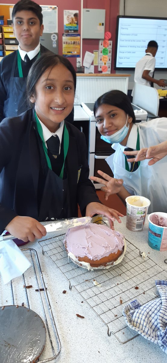 StreetlyHFC's tweet photo. Year 9 Bake Off....the students are busy creating their celebration cakes for the judges.
#Streetly #streetlyLCD https://t.co/bVZ1mabMFv