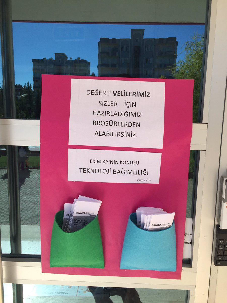 adymnsumer's tweet photo. Rehberlik servisimiz tarafından valilerimize yönelik hazırlanmış olan broşürlerimiz kapıda velilerimizi bekliyor. https://t.co/QGj2eyAzJR