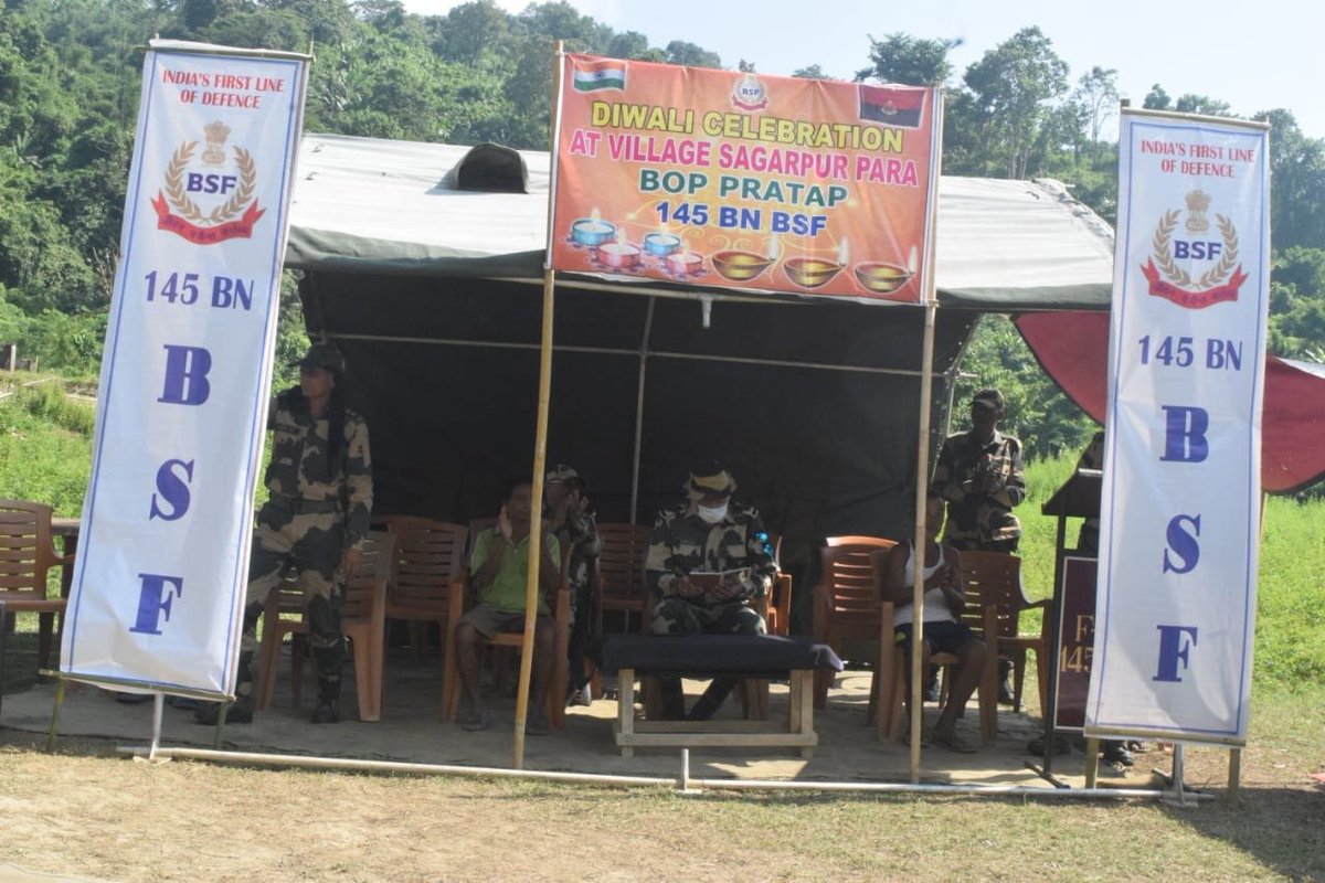 BSF_Tripura's tweet photo. Troopers of 145 Bn #BSF #Tripura shared the festivity &amp; joy of #Diwali #Celebrations with the villagers of the extreme border of #India-#Bangladesh i.e Sagarpara and Kolarampara, #Jampui Hill Ranges, District North Tripura.
#WeCare #HappyDeepavali
#FirstLineOfDefence
#NationFirst https://t.co/RzbZ3wRkud