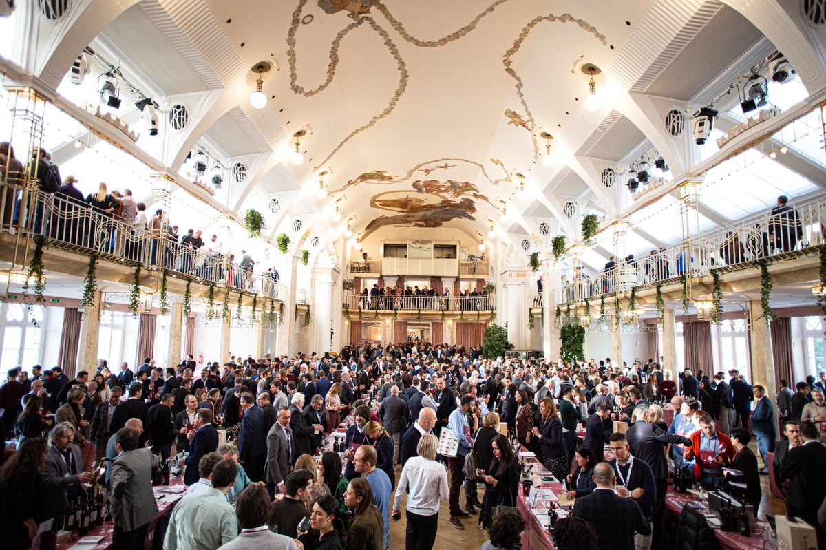 MONICABIANCIARD's tweet photo. Al via domani la kermesse internazionale Merano WineFestival. Apre i battenti il palcoscenico della selezione di The WineHunter Helmuth Köcher: dal 5 al 9 novembre la 30^ edizione.
#MWF2021 #30MWF https://t.co/X4qSh0H8hN