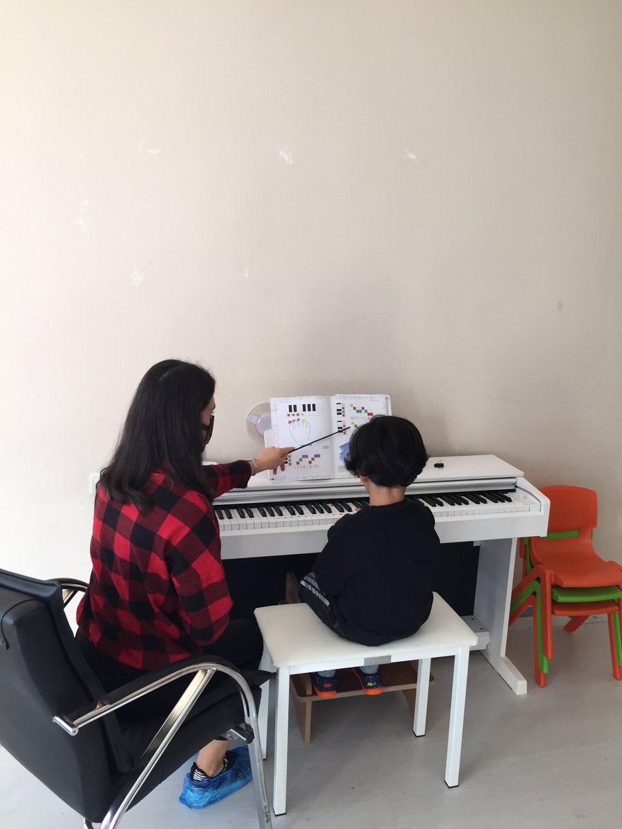 adymnsumer's tweet photo. Okulumuzda piyano derslerimiz devam etmektedir. 🎹🎹🎹 https://t.co/XNan5SSlqw