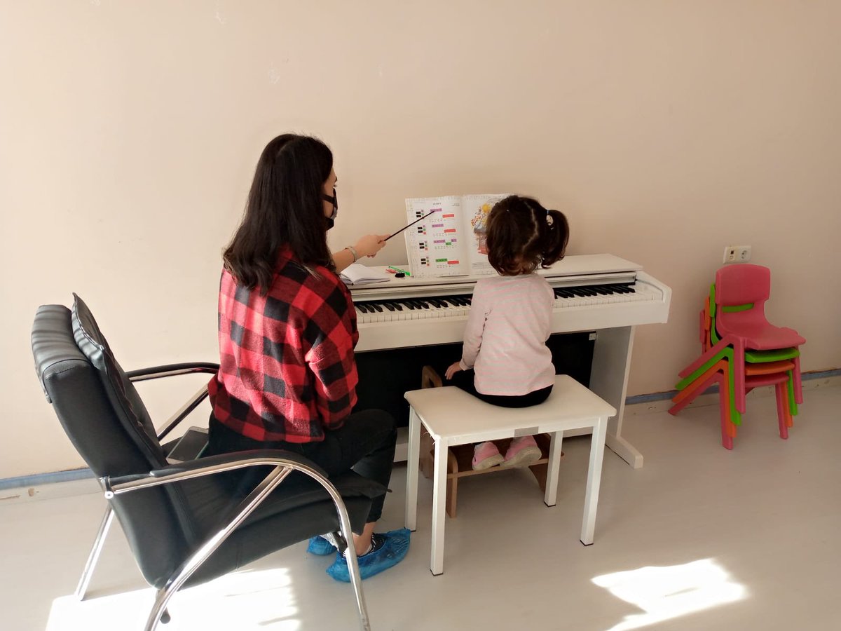 adymnsumer's tweet photo. Okulumuzda piyano derslerimiz devam etmektedir. 🎹🎹🎹 https://t.co/XNan5SSlqw