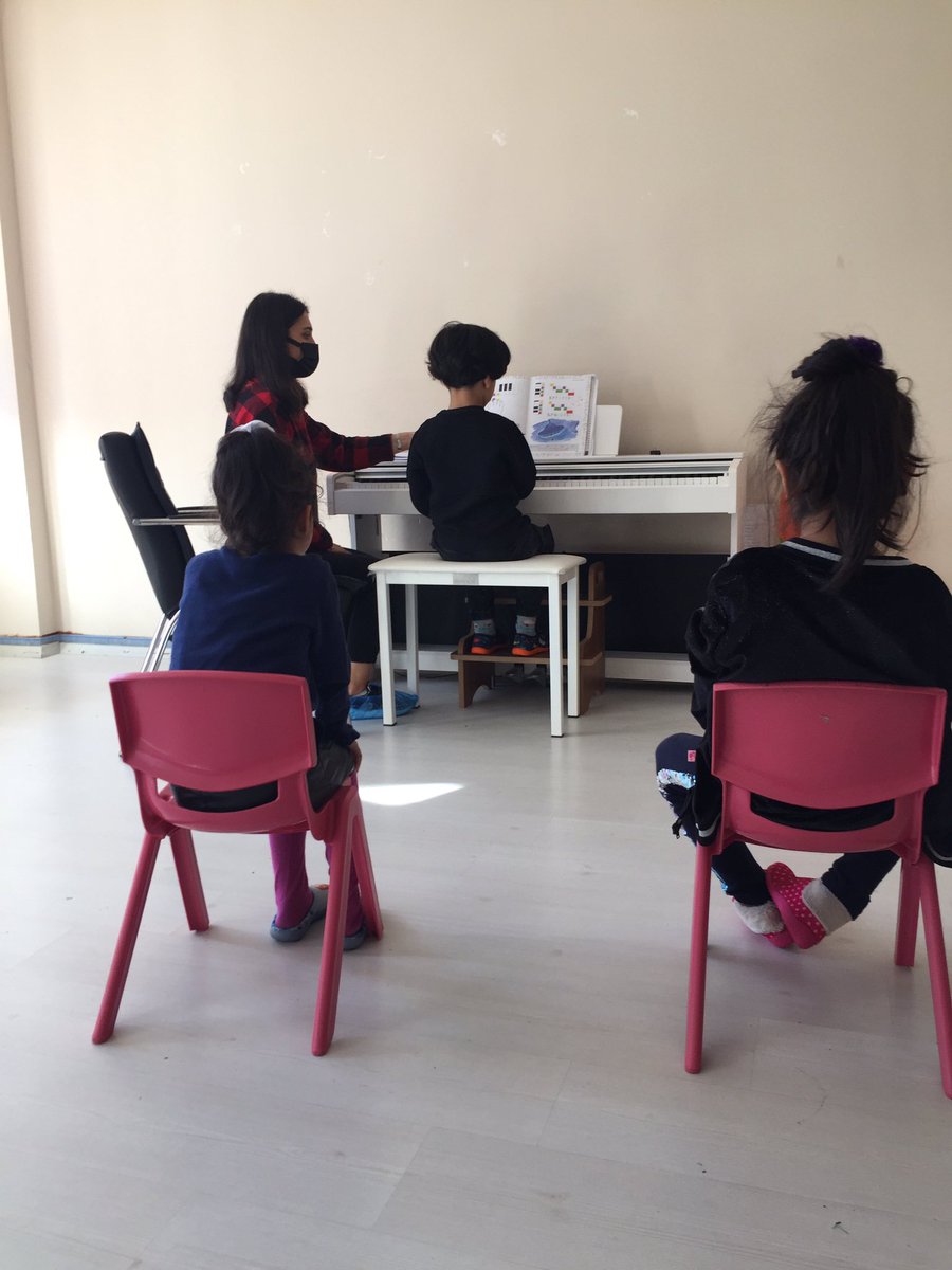 adymnsumer's tweet photo. Okulumuzda piyano derslerimiz devam etmektedir. 🎹🎹🎹 https://t.co/XNan5SSlqw