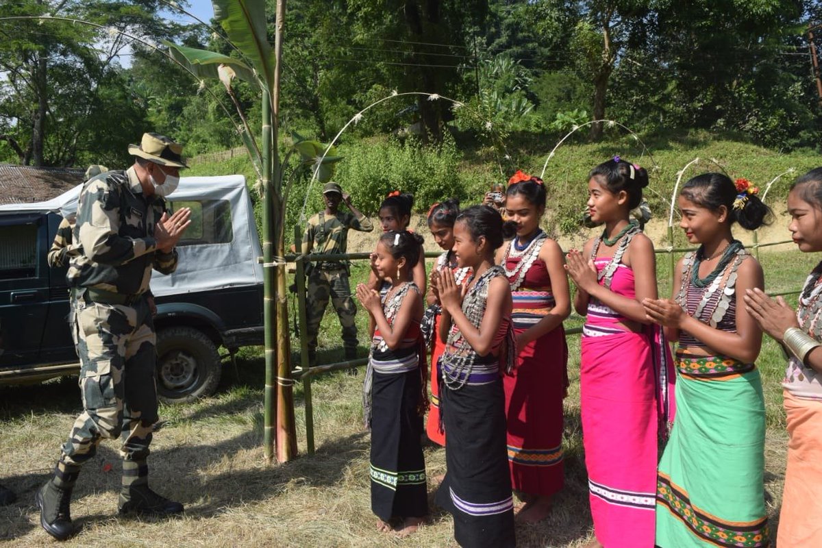 BSF_Tripura's tweet photo. Troopers of 145 Bn #BSF #Tripura shared the festivity &amp; joy of #Diwali #Celebrations with the villagers of the extreme border of #India-#Bangladesh i.e Sagarpara and Kolarampara, #Jampui Hill Ranges, District North Tripura.
#WeCare #HappyDeepavali
#FirstLineOfDefence
#NationFirst https://t.co/RzbZ3wRkud