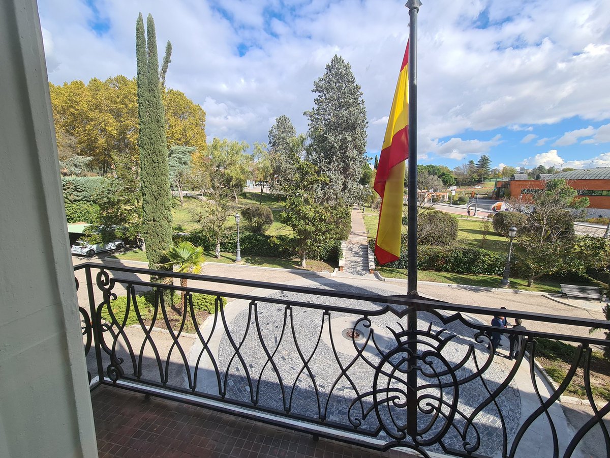jose_minones's tweet photo. En #Madrid para tratar diferentes asuntos de interese para Galicia nos Ministerios. 
Transición xusta, innovación, investigación, medio ambiente, moncloa, política territorial...
👉Impulsar o Plan de Recuperación e orzamentos 2022 son prioritarios, ao igual que a información. https://t.co/OXyetfKzji
