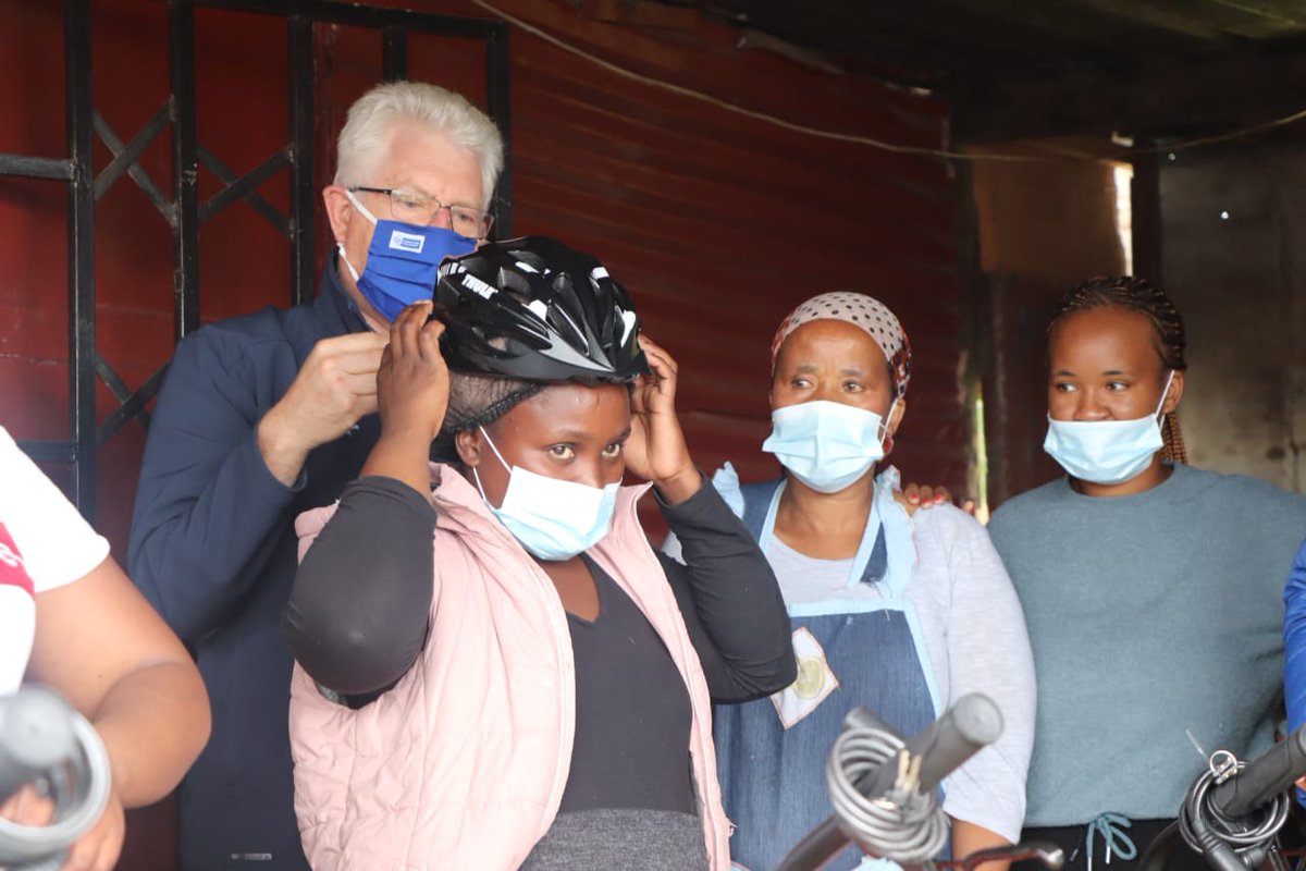 alanwinde's tweet photo. I had the privilege to hand over four bicycles to Betty &amp; her team at the Siyakhula Europe Community Soup Kitchen in Gugulethu. Thank you for the wonderful work you are doing for the people in need in your community, and a big thanks to #PedalsForPeace for this generous donation. https://t.co/EcIEq3nHTk