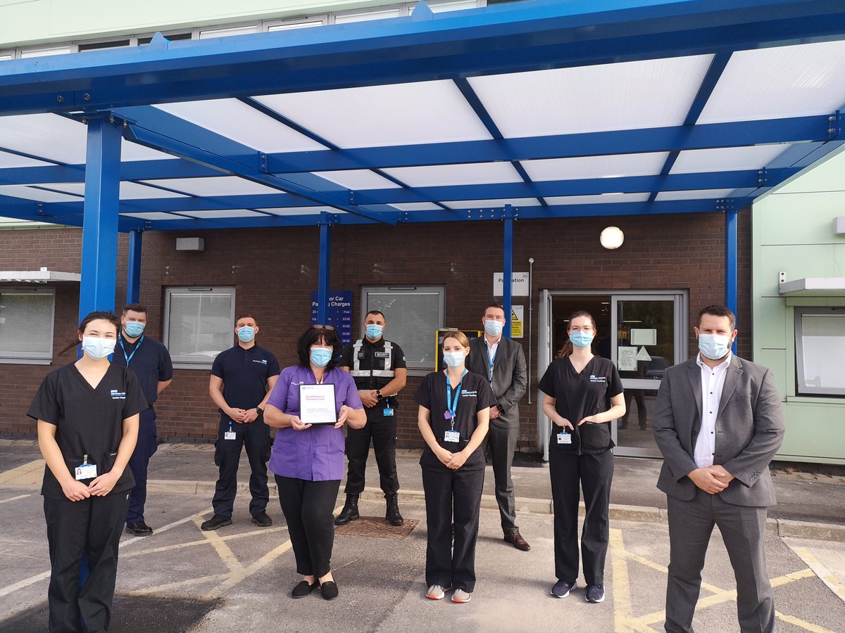 ❤️It's great to see the Wythenshawe Heart Centre receive their📜certificates for their nomination for the #ExcellenceinPatientCareAwards 2021, in the ‘Excellence in time of crisis’ category, ran by the Royal College of Physicians (RCP). 🥼 

Well done team! 🎉