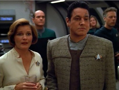 christine_pabst's tweet photo. @AntiGOPActivist @morgannike49 @JanewayPi This is Hologram Chakotay, but if you like that look on him, maybe this company would be better😘
#Jc4ever #365DaysOfJC https://t.co/PW8AMIhcdr