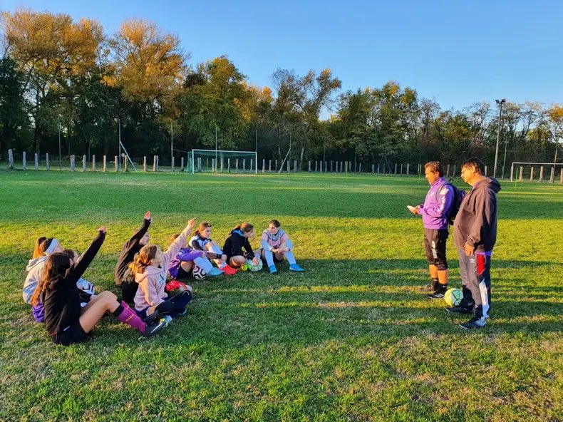 KMorlighem's tweet photo. Avec @Orange, la @FFF muscle le #ProgrammeEducatifFederal autour de l’éducation au numérique, et c’est très concret au sein des clubs : formation / actions éducatives et outils pédagogiques 👌⚽️. C’est par ici ➡️  https://t.co/0yIvL25CPG #marquerdemain #agirmaintenant https://t.co/G3Xj7YoPjr