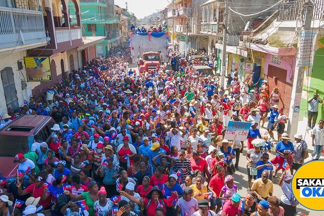 haitienespanol's tweet photo. El lunes pasado 1 de noviembre hubo una manifestación pacífica de grupos evangélicos en Cap Haitien, en contra de la pobreza, inseguridad y secuestro. Somos más la gente buena en Haití 🇭🇹 ningún medios ha hablado de esto. | Foto @SakapfetOkap | #HaitíenEspañol https://t.co/IBYZtlbhip