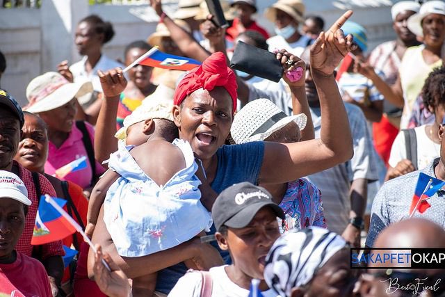 haitienespanol's tweet photo. El lunes pasado 1 de noviembre hubo una manifestación pacífica de grupos evangélicos en Cap Haitien, en contra de la pobreza, inseguridad y secuestro. Somos más la gente buena en Haití 🇭🇹 ningún medios ha hablado de esto. | Foto @SakapfetOkap | #HaitíenEspañol https://t.co/IBYZtlbhip