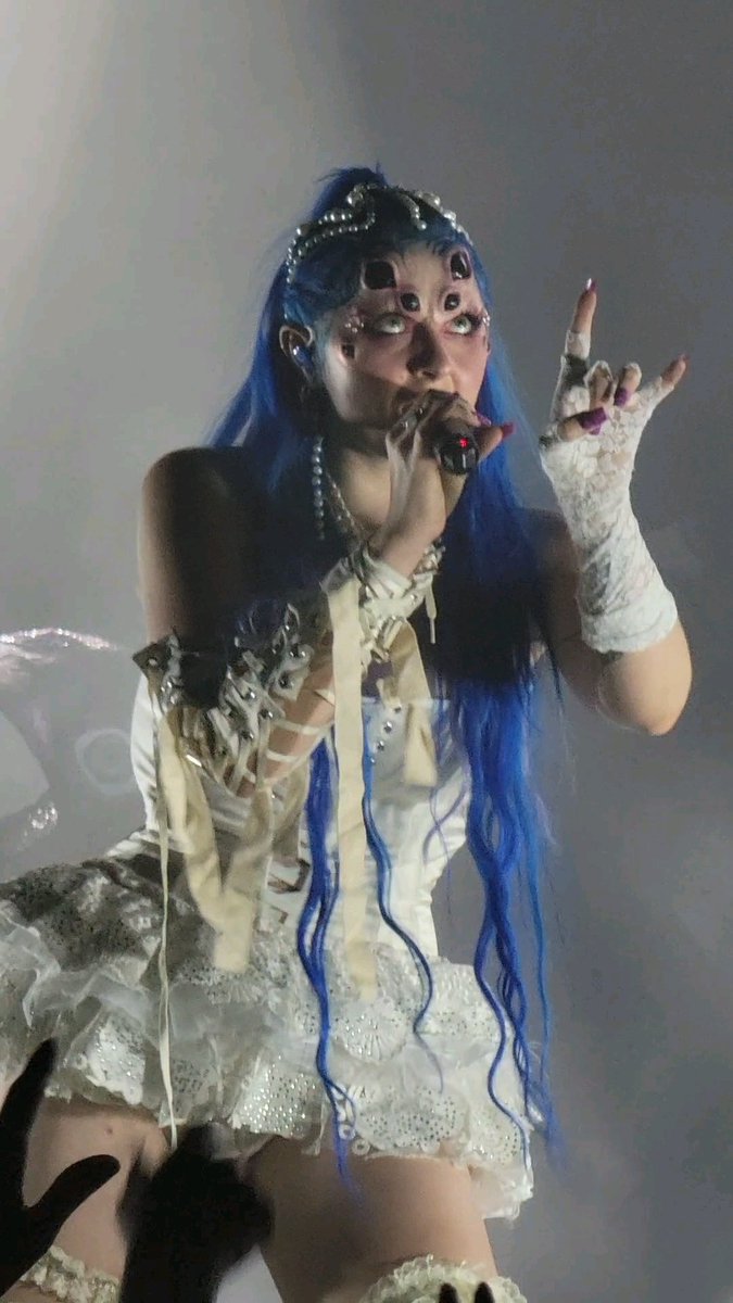 Tmac1003's tweet image. I personally feel saddened by the amount of peasants who don't know who @ashnikko is. So therefore I reactivated Twitter to tell you about it. Do your earballs a favor and let her tickle your soul #takemeback #Halloweenie #terminal5 #ashnikko