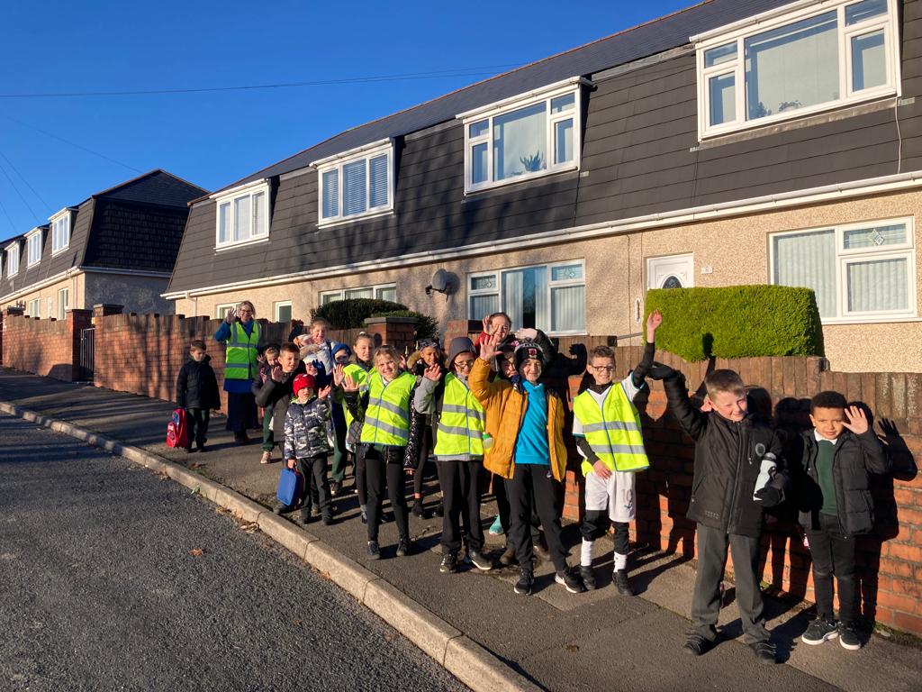 WillowtownPri's tweet photo. A fabulous turn out for our first walking bus this morning! 45 children joined us in the Autumn sunshine for a fun journey to school - getting active and reducing traffic, win win! #WPSwellbeing #walkingbus @BlaenauGwentCBC https://t.co/FZJcMrr2nl