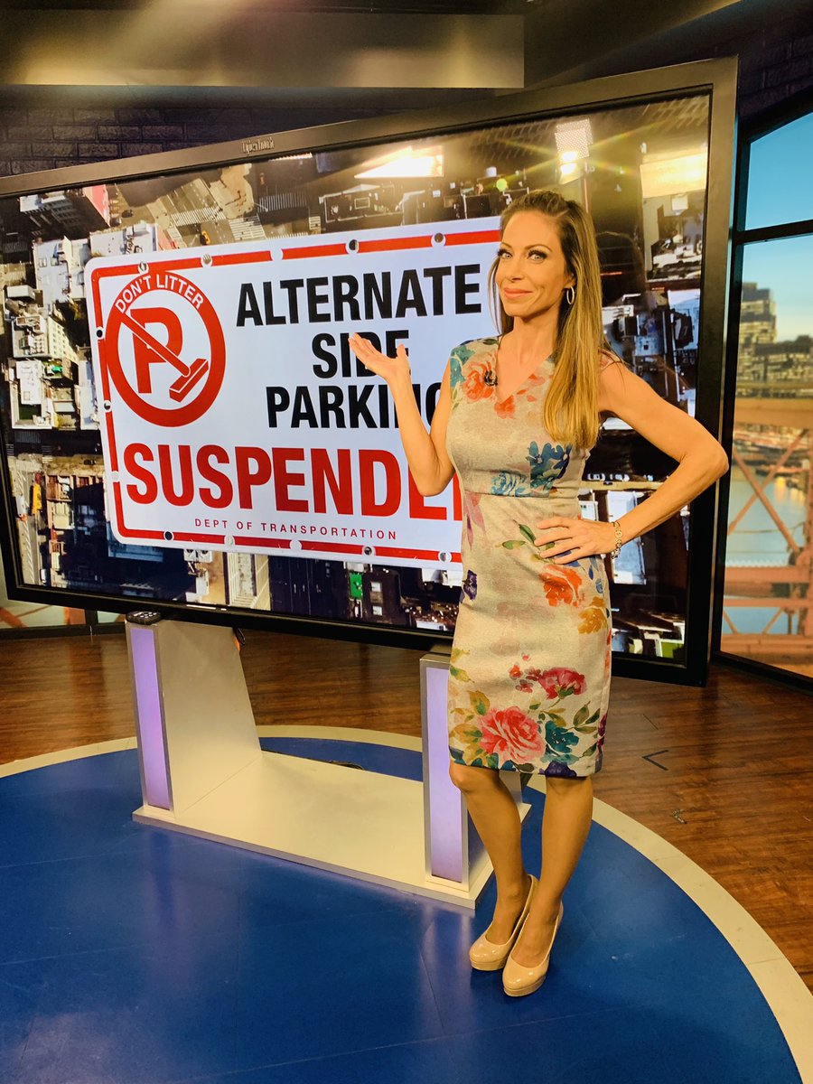 JillNicolini's tweet photo. 😳😱The miracle of a #greenscreen💚 👏 Watch how #trafficandweathertogether🚘☀️ are really done!! @PIX11News #magicoftv 📺 #alternatesideofthestreetparkingrules ⛔️ suspended ! https://t.co/6L6pQVxgCa