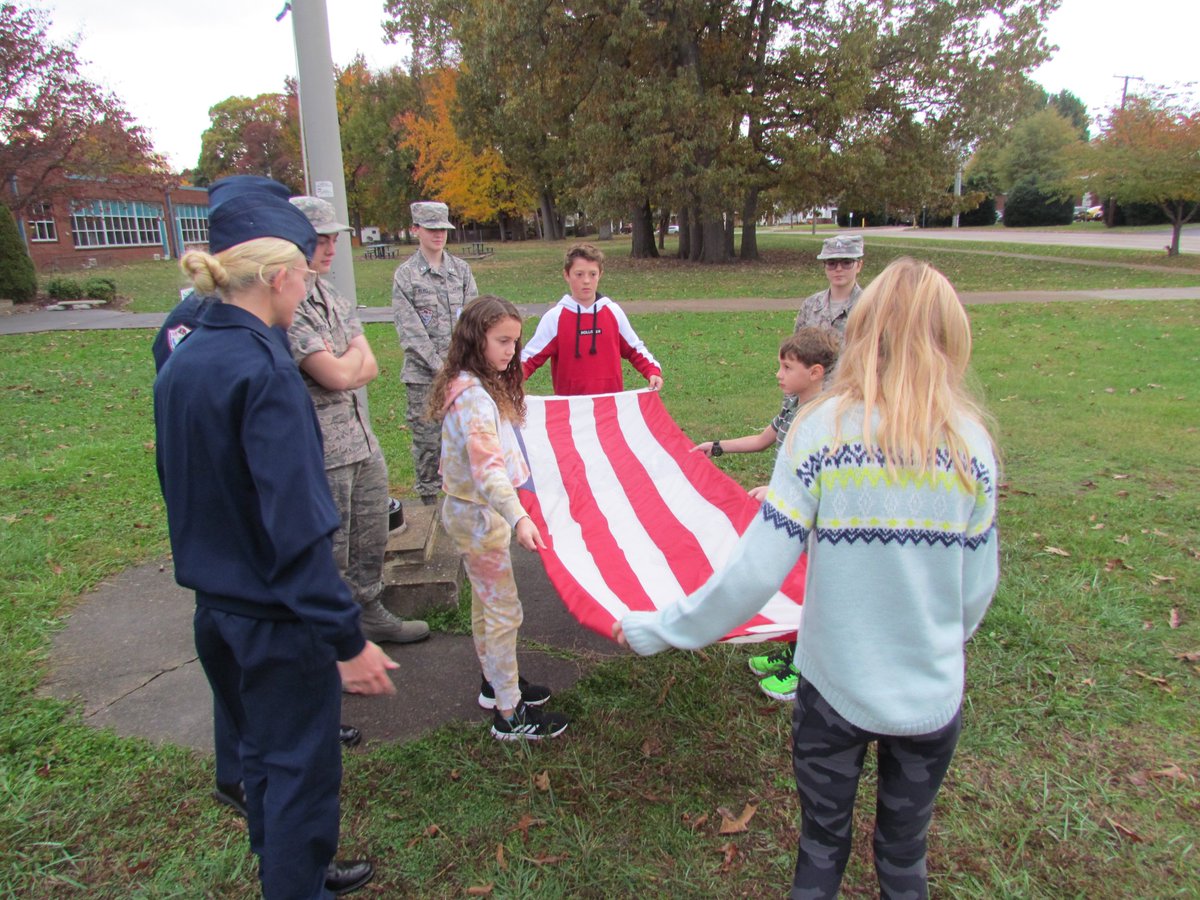 KCS_WCSKradio's tweet photo. Great pictures of the D-B JROTC instructing the Johnson Flag Team. https://t.co/vBXjtWWhCy