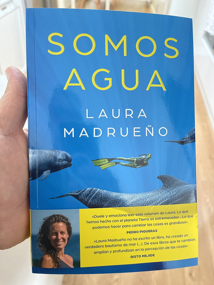 Muchas gracias @laura_madrueno por éste regalazo!!! Y dedicado!!! Cuanto cariño… Y en esa dedicatoria aparecen algunas de mis palabras preferidas en esta vida; “viaje, que te cambie la vida, historia reciente, ilusión, disfrutar… ”, Hasta “el gran azul”!!! ❤️ #SomosAgua