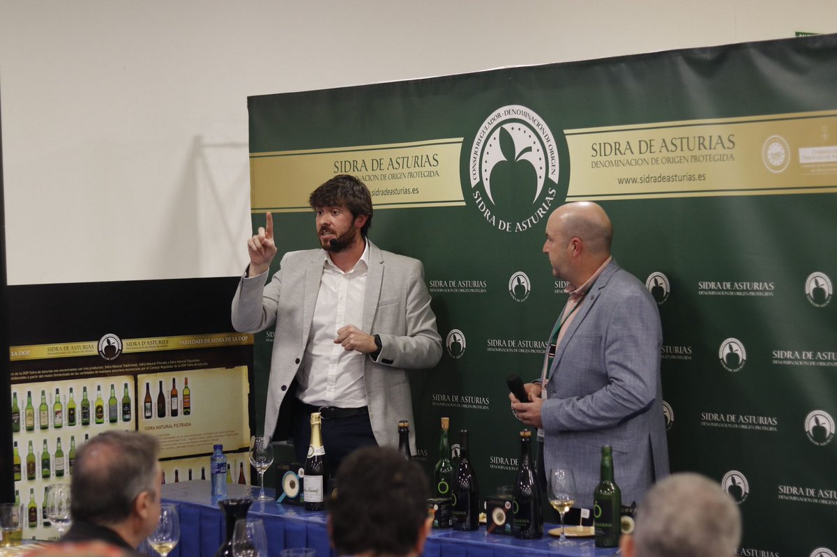 cheesefest2021's tweet photo. Cata en el Cider Lab de sidra espumosa DOP Sidra de Asturias Gaitero ET Negra, Pomarina, VB CAPSA FOOD - MAESTRO QUESERO

@sidradeasturias

#ICF2021 #internationalcheesefestival2021 #ciderlab https://t.co/jWeOUGwMEU