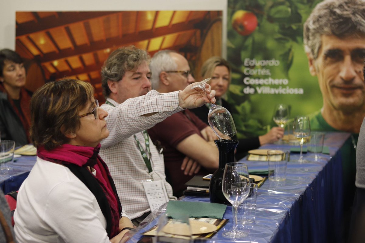 cheesefest2021's tweet photo. Cata en el Cider Lab de sidra espumosa DOP Sidra de Asturias Gaitero ET Negra, Pomarina, VB CAPSA FOOD - MAESTRO QUESERO

@sidradeasturias

#ICF2021 #internationalcheesefestival2021 #ciderlab https://t.co/jWeOUGwMEU