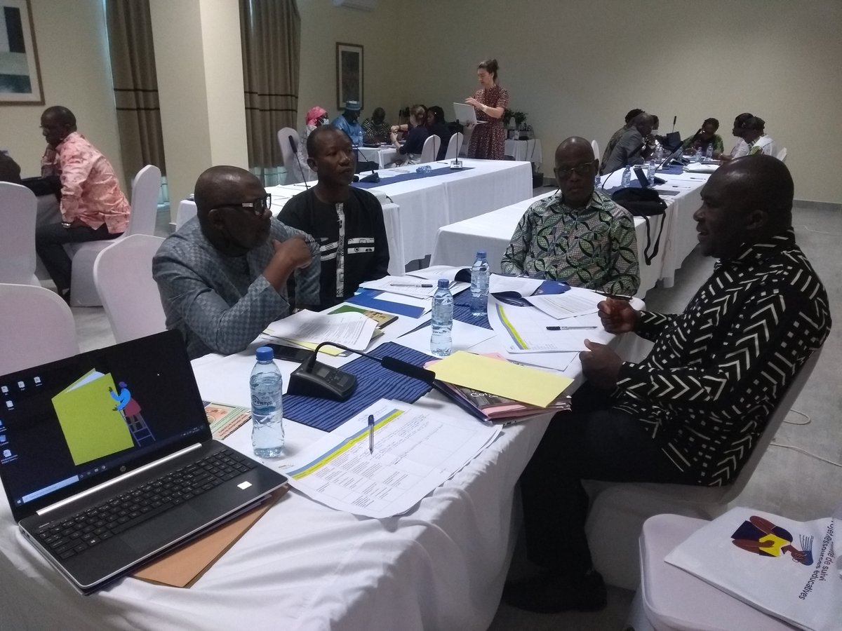 REducativesGN's tweet photo. 2nd jour de l'atelier #RessourcesEducatives à #Conakry. Nous mutualisons les plans d'actions nationaux pour en projeter un à l'échelle régionale : politiques publiques, structuration et professionnalisation des acteurs du #livre, médiation et sensibilisation.
#LirepourApprendre https://t.co/M2LCRTKvnl