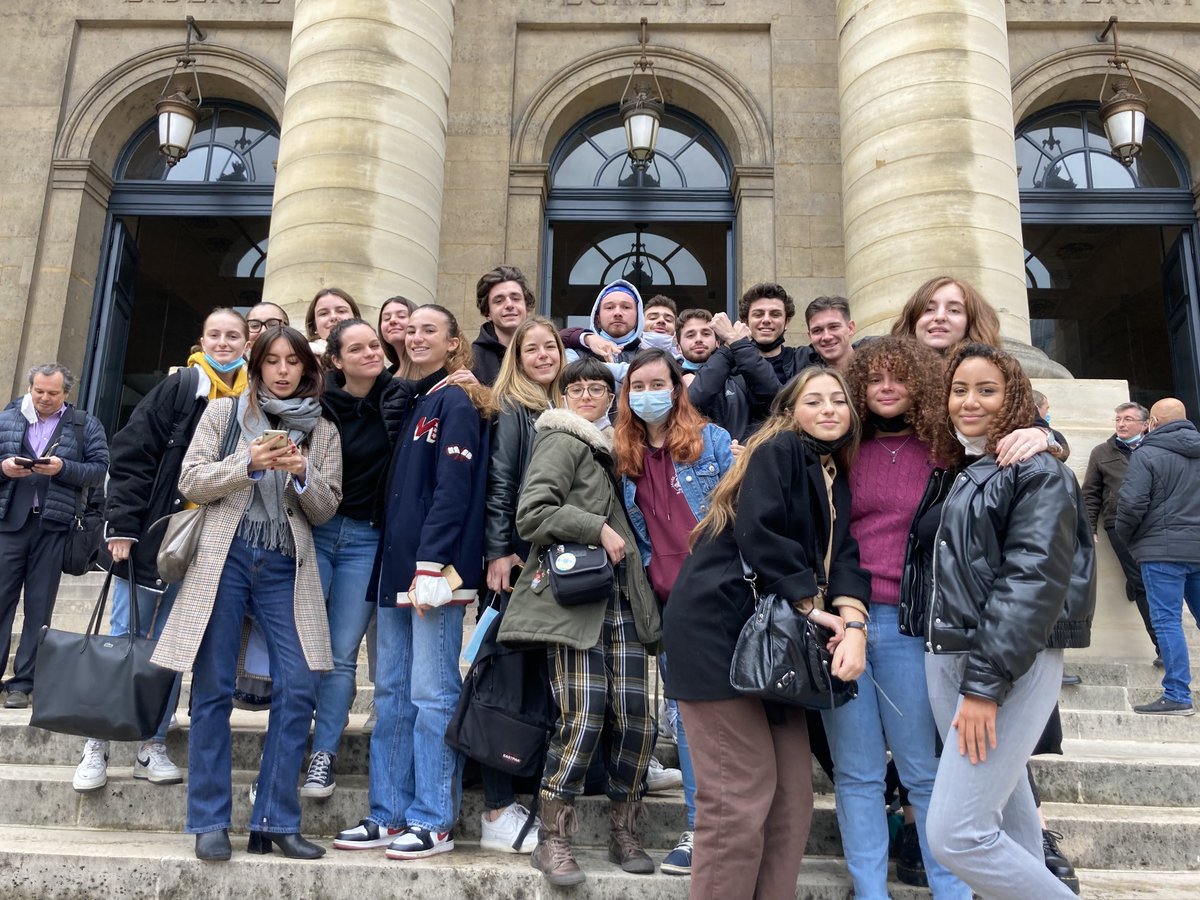 karine_dessale's tweet photo. Couverture par les #EFJ1 @EFJ_Officiel du #procès de l’affaire #MireilleKnoll ce matin à l’ancien #palaisdejustice #boulevarddupalais Avec les avocats de la famille endeuillée @GWGoldnadel et ceux des accusés @CharlesConsigny #realjournalism #news https://t.co/lrsuWu3BcX