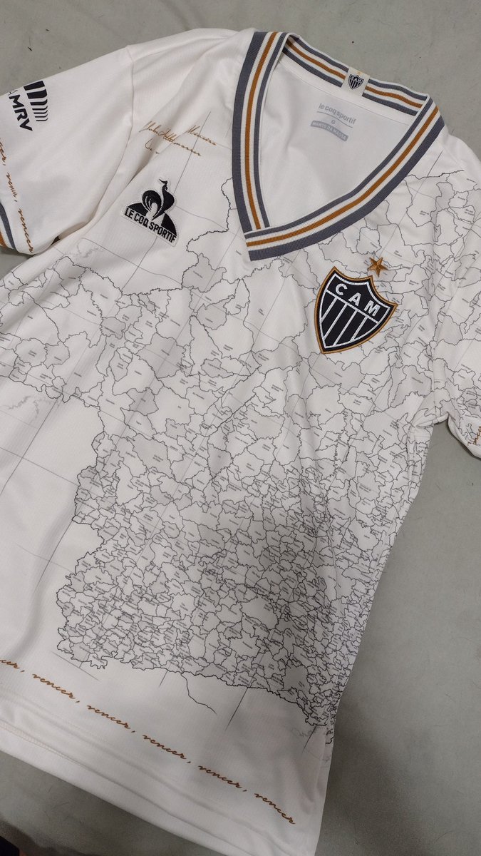 FrancieneCF's tweet photo. O manto chegou 🖤🤍 https://t.co/wKeV9SYLSk